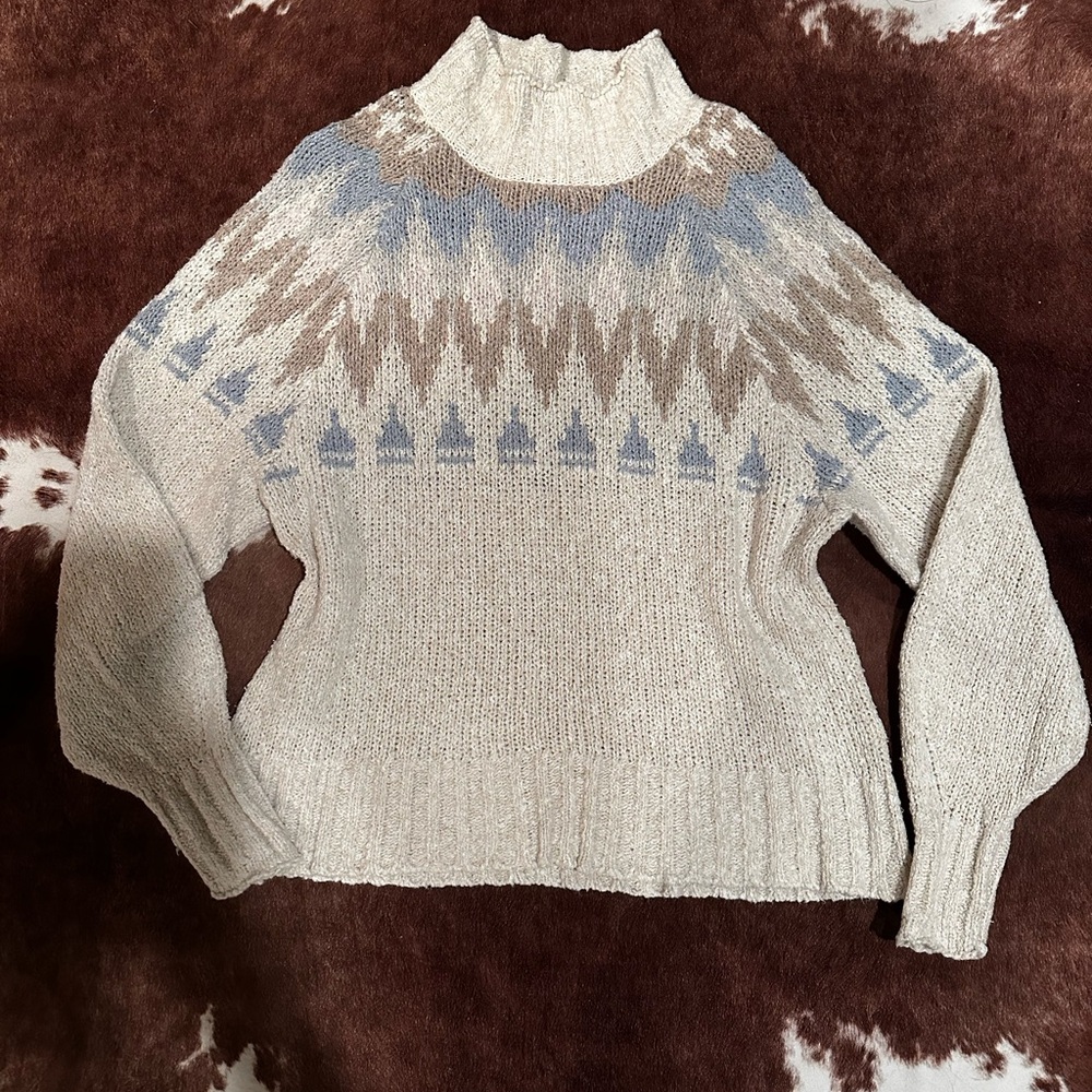 American Eagle Cream and Blue Sweater
